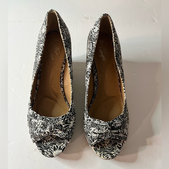 DexFlex Comfort Women’s Black & White Floral Cork Wedge Heels, Size 7 W - Picture 2 of 11